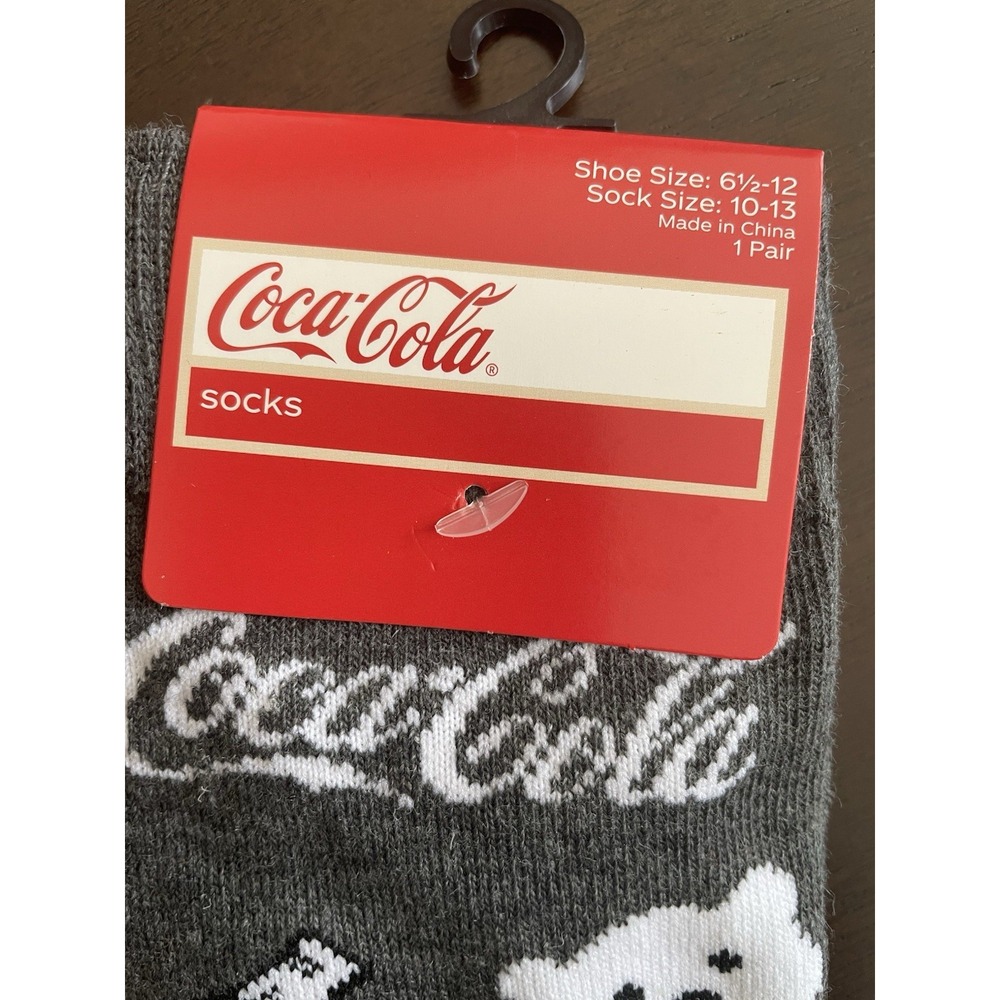 Novelty Coca-Cola Gray Polar Bears & Snowflakes Unisex Sock Size 10-13 New - Picture 2 of 4